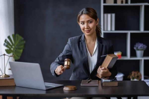 Avocat fiscaliste : Son rôle et ses avantages