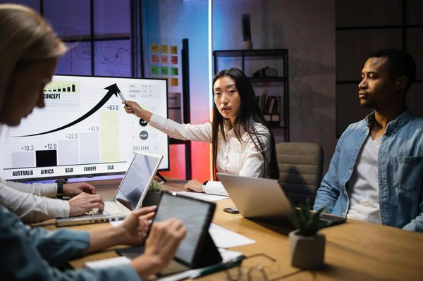 Comment analyser les tendances du marché immobilier pour prévoir les zones de croissance future ?